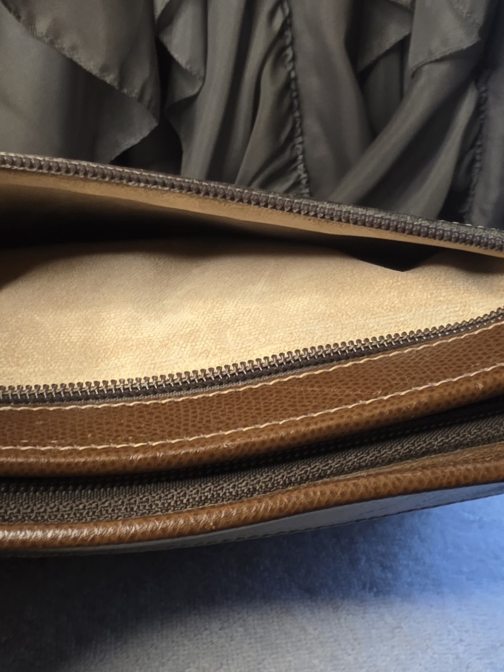 Authentic Vintage Gucci GG Supreme Canvas Clutch With COA 10.5x7 🤎🔥 - Picture 8 of 12